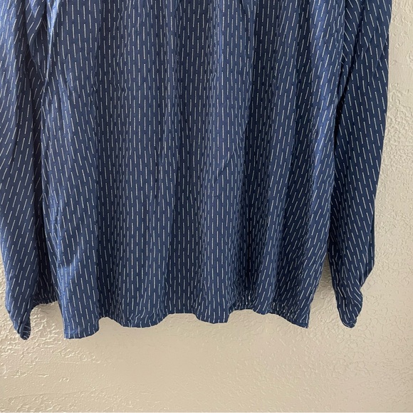 NWT Rusttydustty Elegant Navy Blouse with Crochet Detail Size Large - Picture 3 of 8